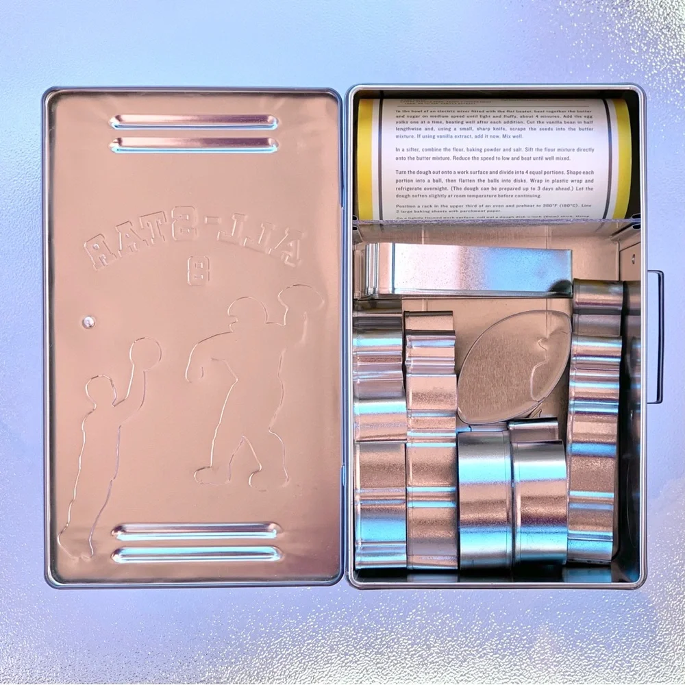 Williams-Sonoma All-Star Sports 8 Cookie Cutter Set in Sports Locker Design Tin